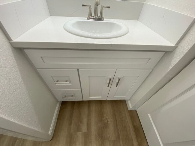 Building Photo - La Tierra Garden Apartment (29)