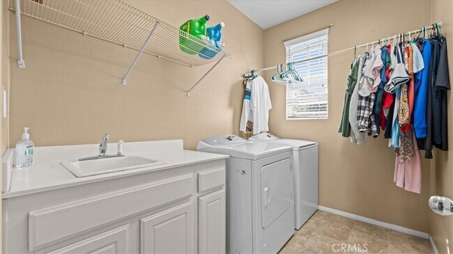 Building Photo - 15876 Parkhouse Dr