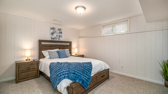 Building Photo - 886 Arthur Dr