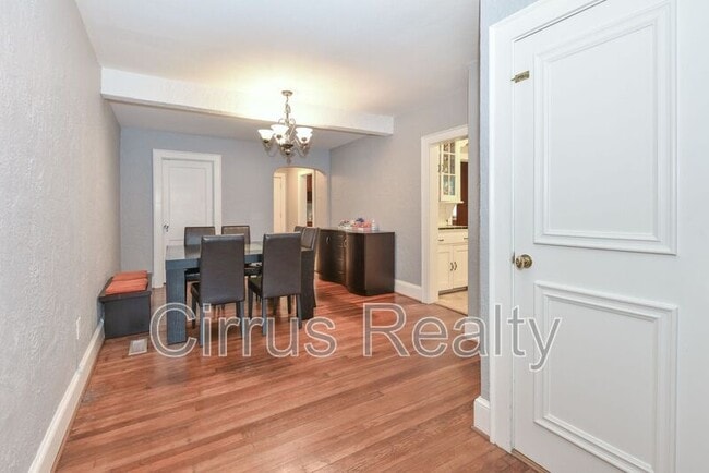 Building Photo - 10 Parkside Pl