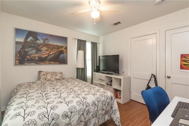 Building Photo - 211 W 55th St