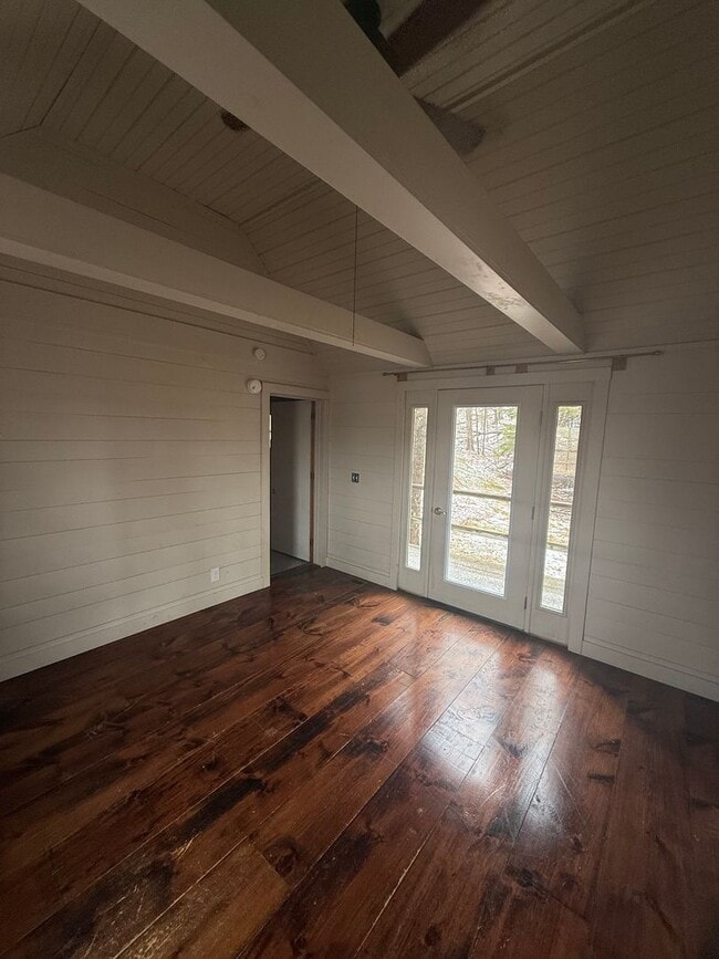 Building Photo - 161 Rines Rd