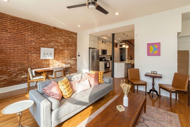 Building Photo - 152 E McMicken Ave