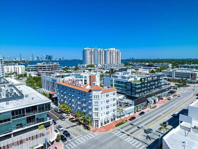 Building Photo - 1700 Alton Rd