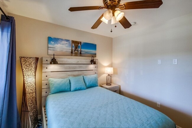 Building Photo - Steps From The Beach w/ All Utilities Included Available Jan - May 2025