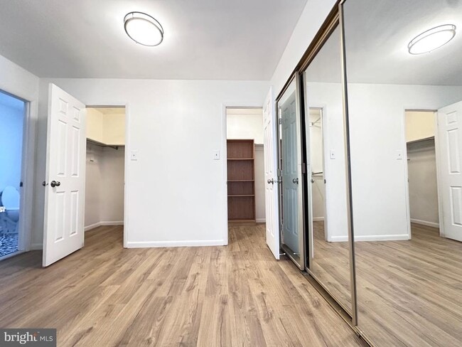 Building Photo - 2 W High Ridge Rd