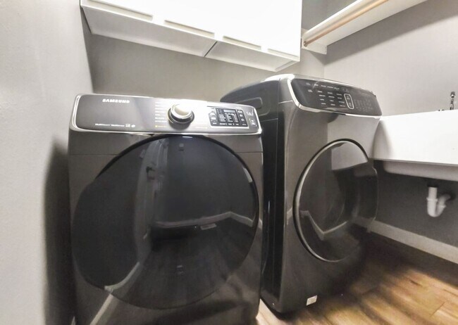 Building Photo - Spacious 4-Bedroom Home with Modern Updates & Expansive Yard