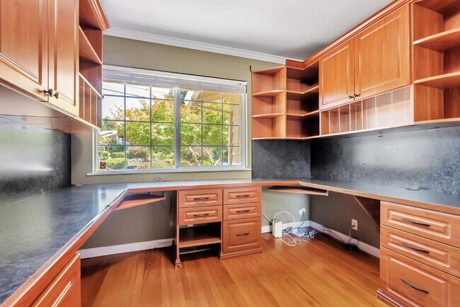 Building Photo - 17 Muth Dr