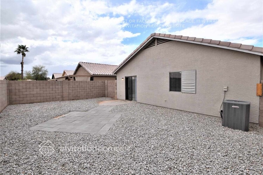 Building Photo - 15725 W Smokey Dr