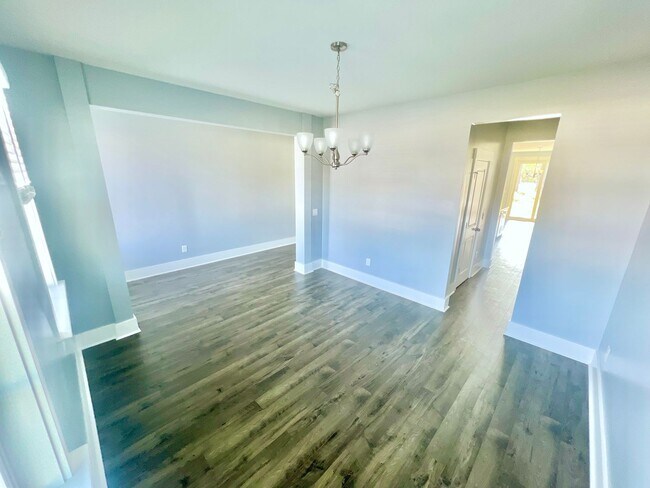 Building Photo - Prestigious 4 Bedroom Home on the Crystal ...