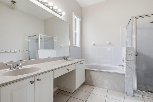 Building Photo - 575 SE 29th Dr