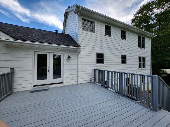 Building Photo - 5079 Bridgeport Way NW