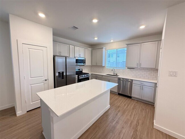 Building Photo - 5111 Visionary Dr