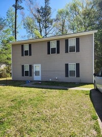 Building Photo - Quiet Country Living