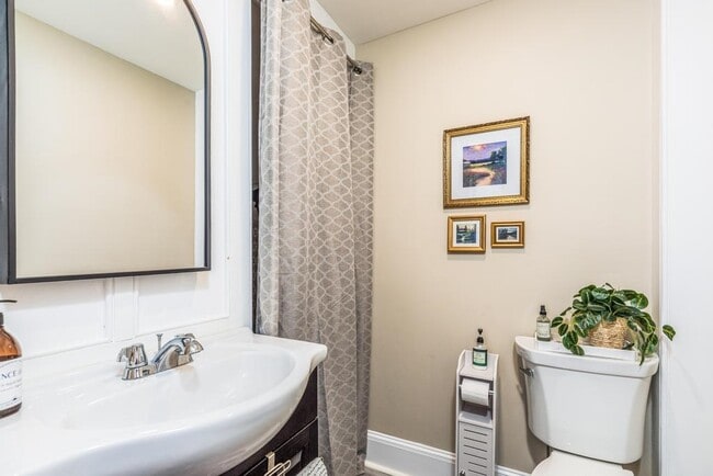 Building Photo - 2 Walker Ln