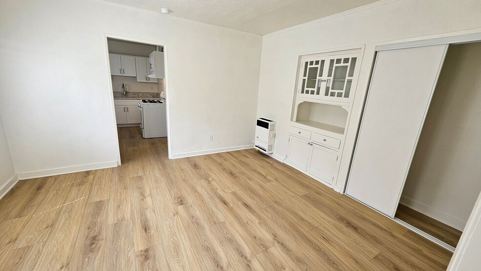 Building Photo - 465 1/2 N Boylston St
