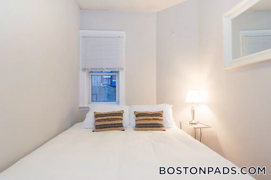 Building Photo - 161 Endicott St