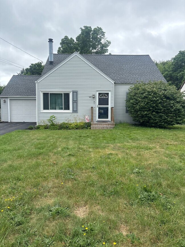 Building Photo - Charming 3-Bed, 1.5 Bath Home in Peaceful ...