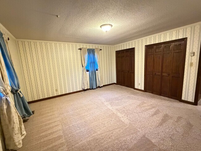 Building Photo - Liberty / Alamance County