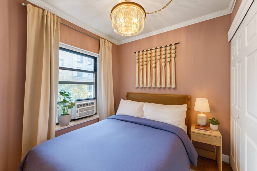 Building Photo - 156 W 15th St