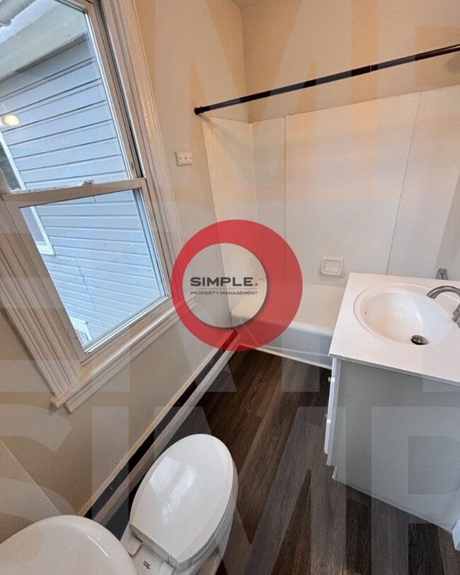 Building Photo - 3 Bedroom House