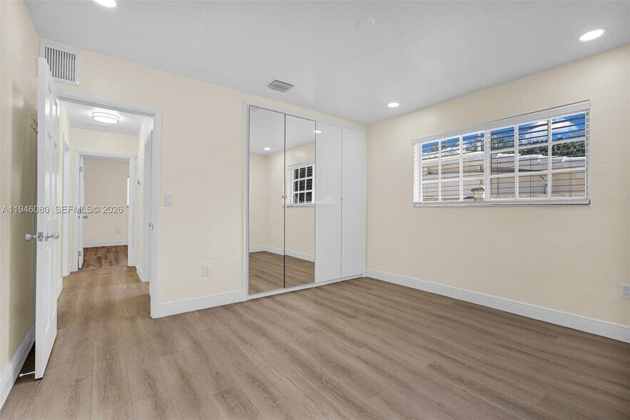 Building Photo - 5781 SW 25th St