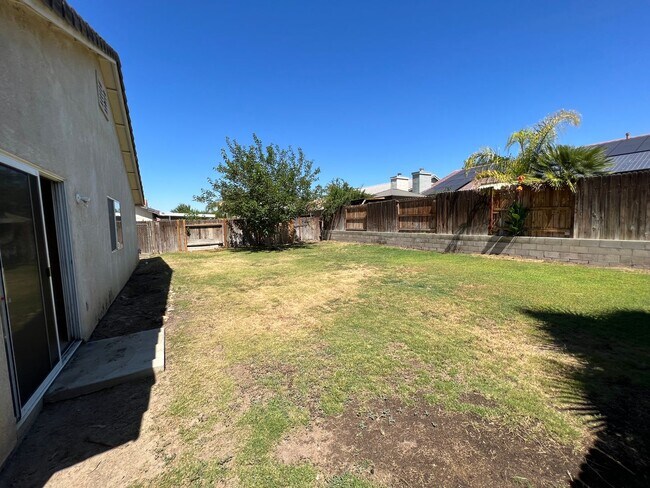 Building Photo - 2902 Tar Springs Ave