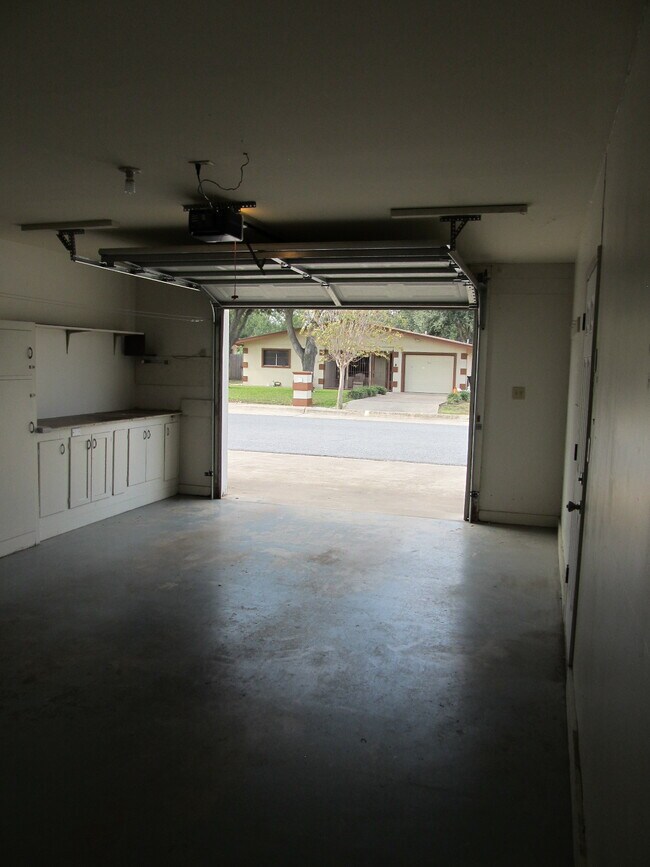 Enclosed Garage - 307 N 38 1/2 St