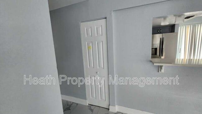 Building Photo - 2205 Calexico Way S