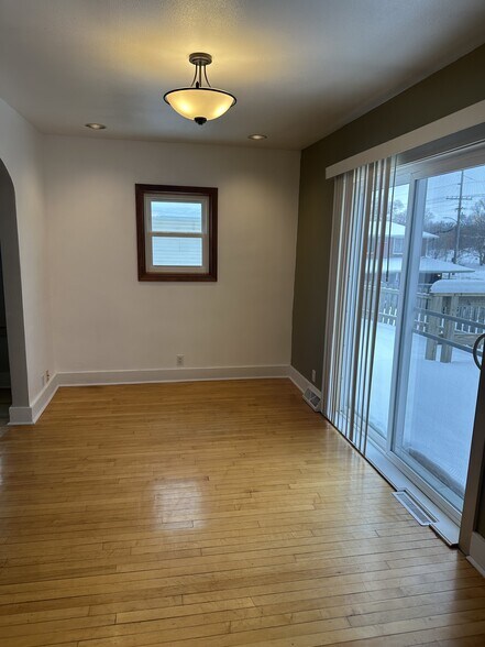 Building Photo - 222 Pine St