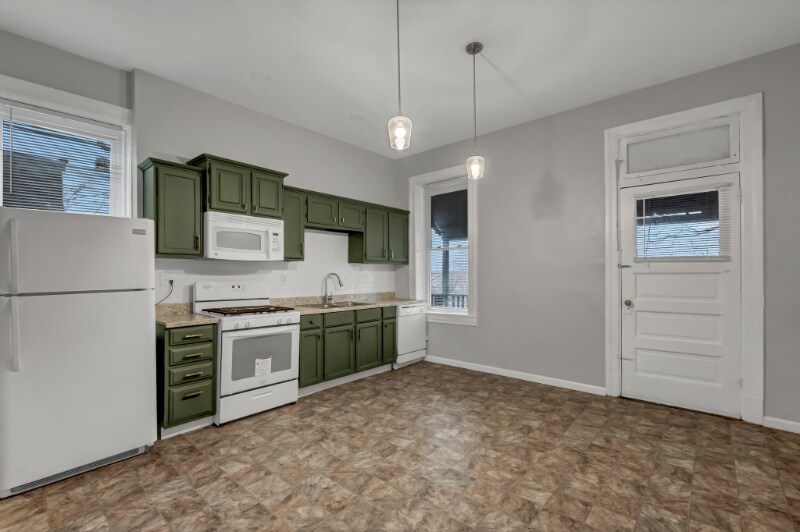 Building Photo - 3257 Michigan Ave