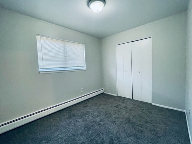 Building Photo - Cozy 3 Bedroom Ranch located on a quiet Wa...