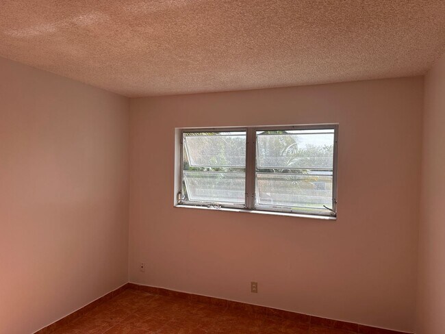 Building Photo - 2 Bedroom Condo in Lauderhill - Castle Apartments - Building 16 55+