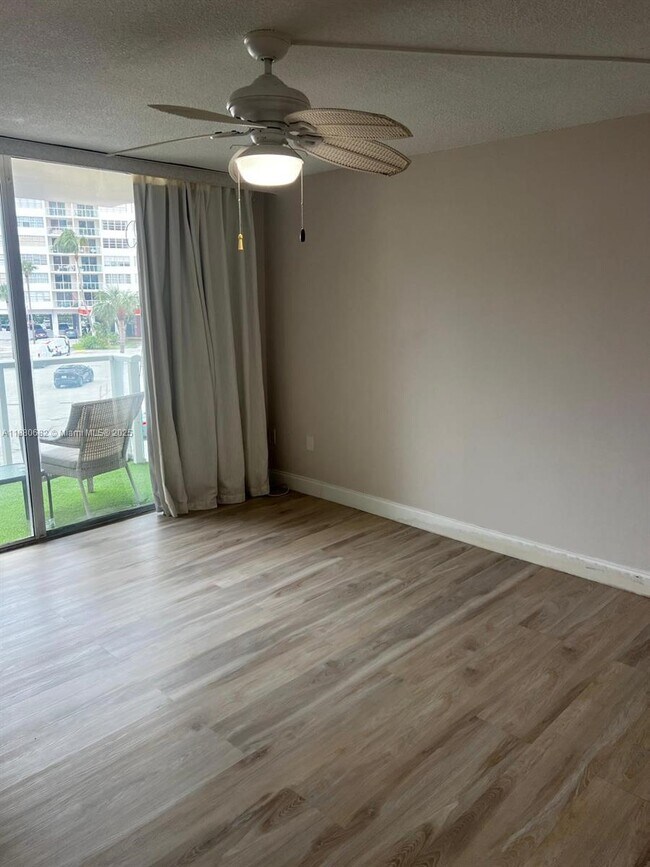 Building Photo - 1351 NE Miami Gardens Dr