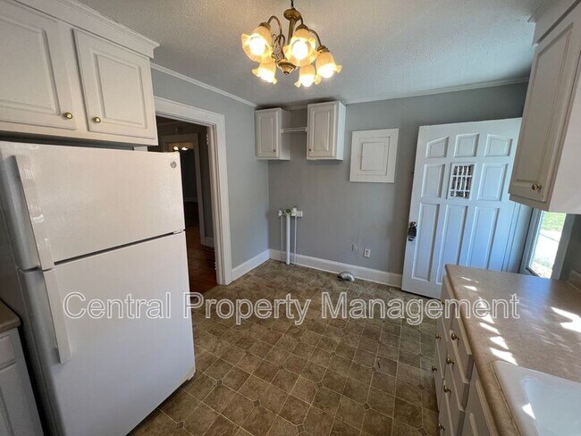 Building Photo - 9112 Asheville Hwy