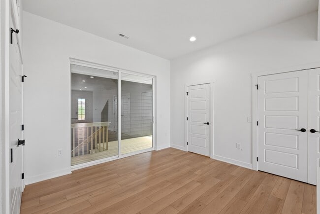 Building Photo - 1121 SW 11th St