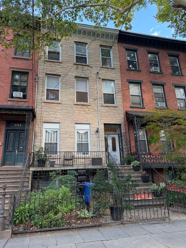 Building Photo - 642 Jersey Ave