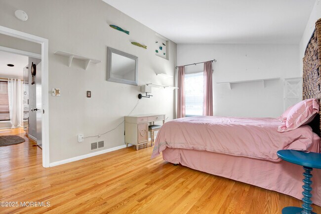 Building Photo - 74 Seneca Pl