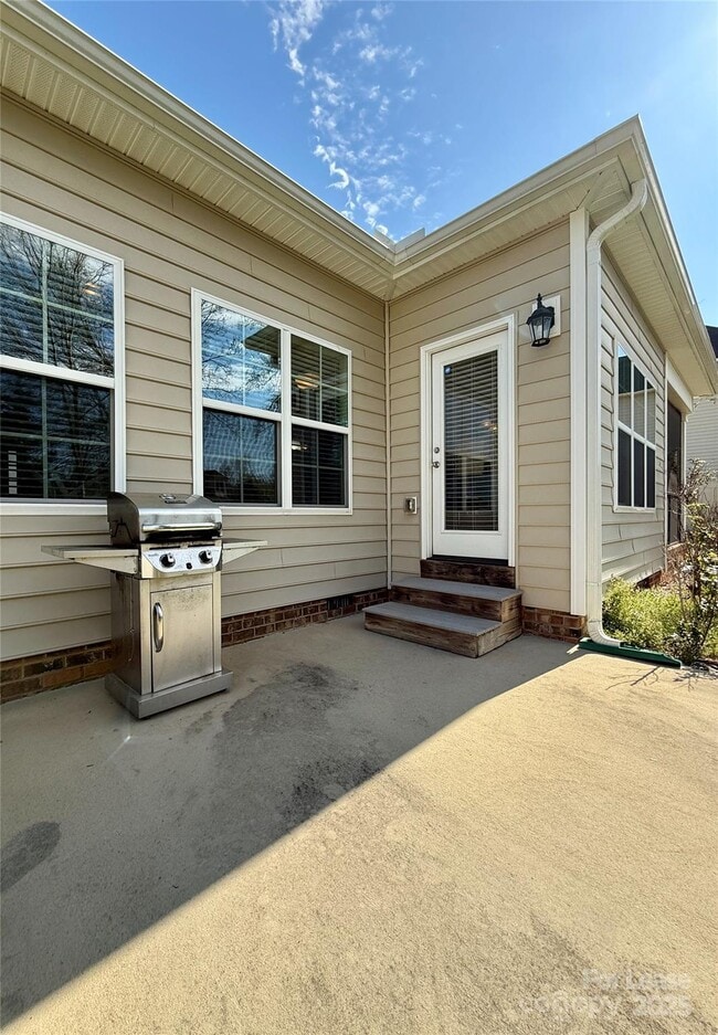 Building Photo - 128 Coral Rutledge Dr