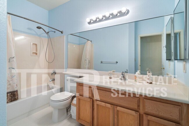 Building Photo - 4 Bedroom Elk Grove Home in Desireable Sch...