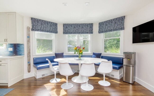 Building Photo - 48 Woodthrush Ln