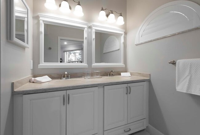 Building Photo - 4501 Fairway Dr N