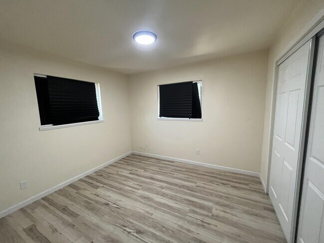 Building Photo - 3021 Farris Ave