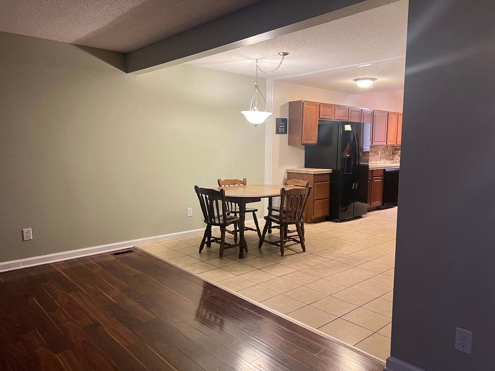 Building Photo - 605 Redstone Dr