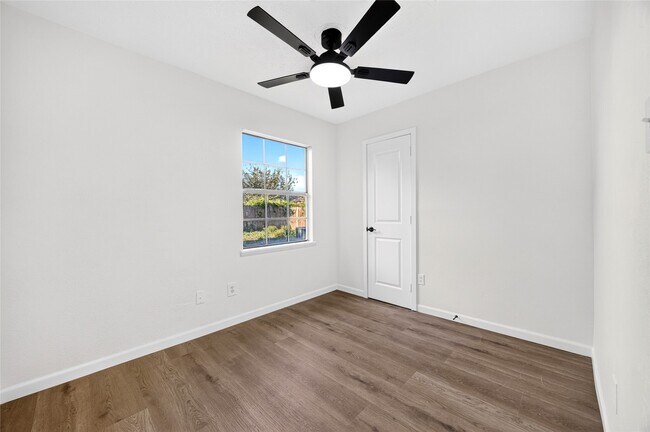 Building Photo - 24114 4 Sixes Ln
