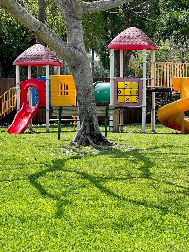 Building Photo - 6866 NW 173rd Dr