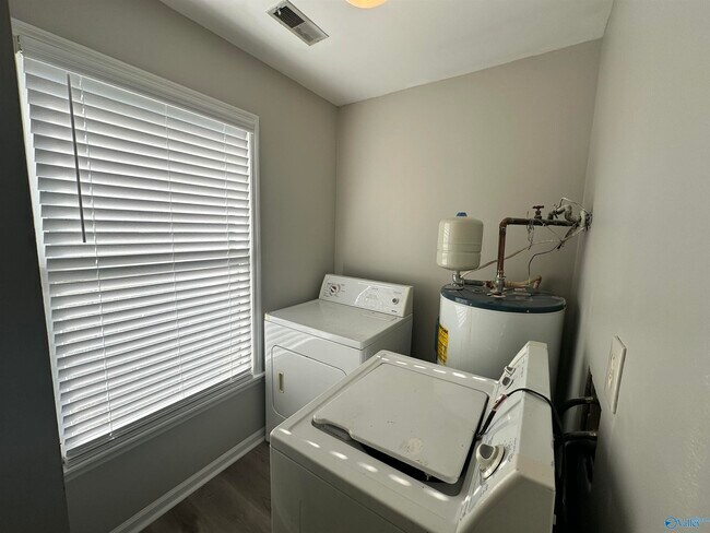 Building Photo - 7520 SW Clubfield Dr