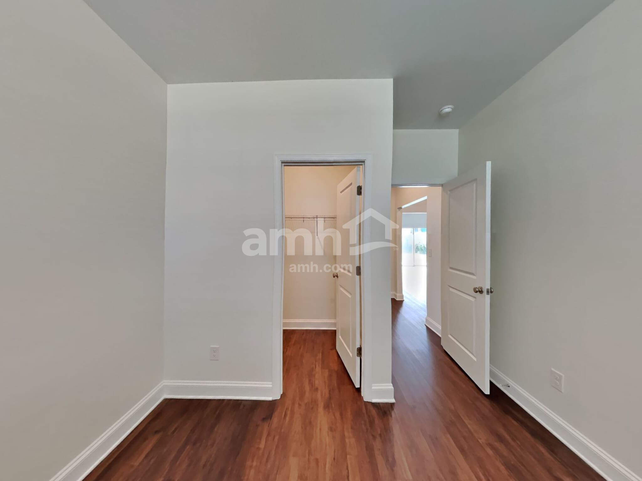 Building Photo - 560 Rivermist Dr
