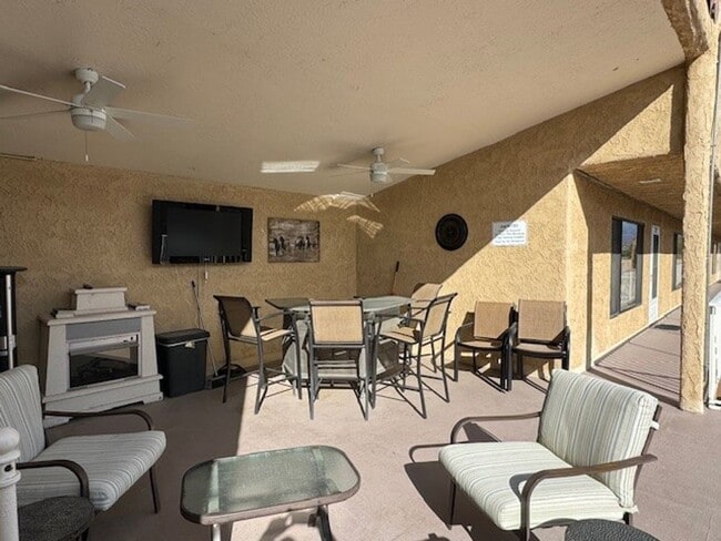 Building Photo - 1 BR 2Ba Condo across Colorado River, pool,spa,gated entry-All Appliances included