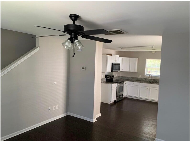 Building Photo - 228 Pangle Dr